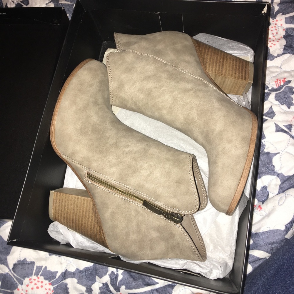 MICHEAL SHANNON BOOTIES!!